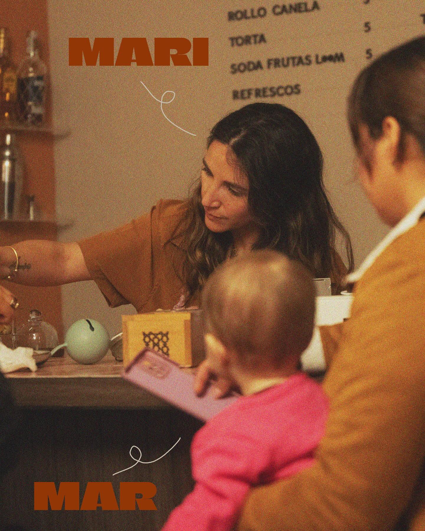 Mari, copropietario de Loom, en el bar cultural