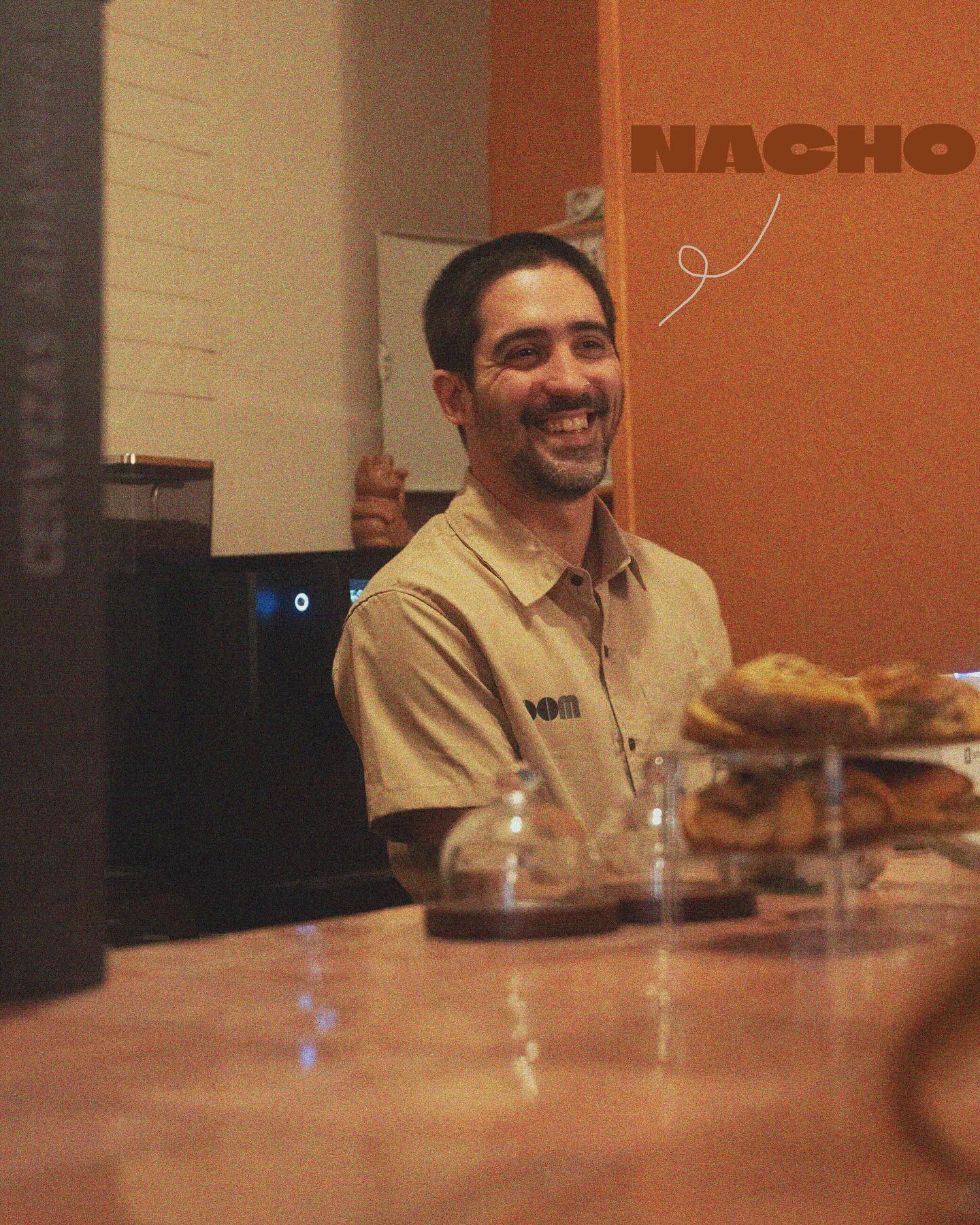 Nacho, copropietario de Loom, en el bar cultural